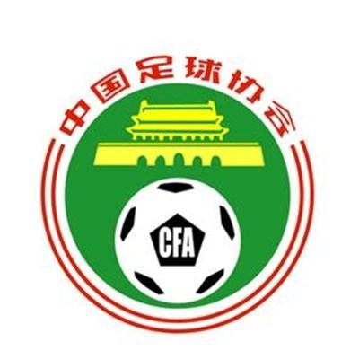 例如，他对有魅力的女人体不以为然，因为它们在与自己的形式美保持和谐的同时，似乎也消灭着女主人公经历中的悲剧性痛苦。